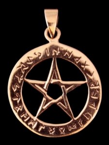 Bronzeanhänger Runen Pentagramm