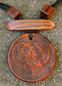 Holzkette Keltisches Herz