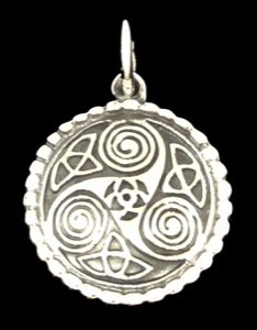 Silberanhänger Triskel mit keltischen Knoten